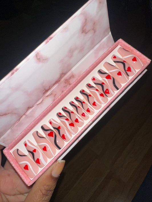 “Queen of Hearts” Press On Nail Set